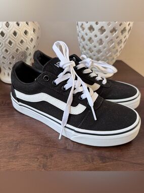 VANS Unisex Old Skool Skate Shoes Black
Laces Sneakers Women’s 6/5